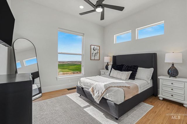 27225 Iron Horse Dr, Caldwell, ID 83607