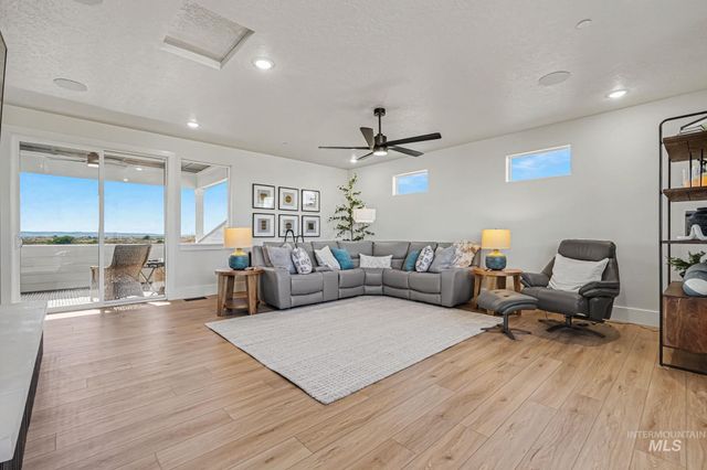 27225 Iron Horse Dr, Caldwell, ID 83607