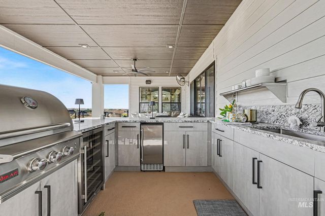 27225 Iron Horse Dr, Caldwell, ID 83607
