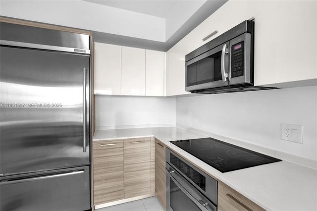 1300 Brickell Bay Dr 2507, Miami, FL 33131