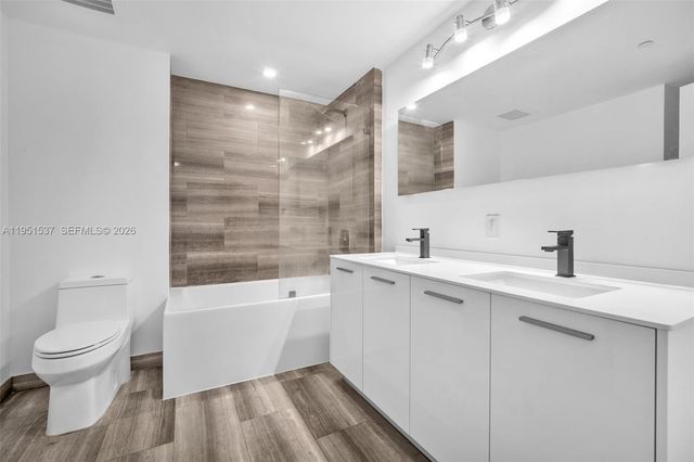 1300 Brickell Bay Dr 2507, Miami, FL 33131