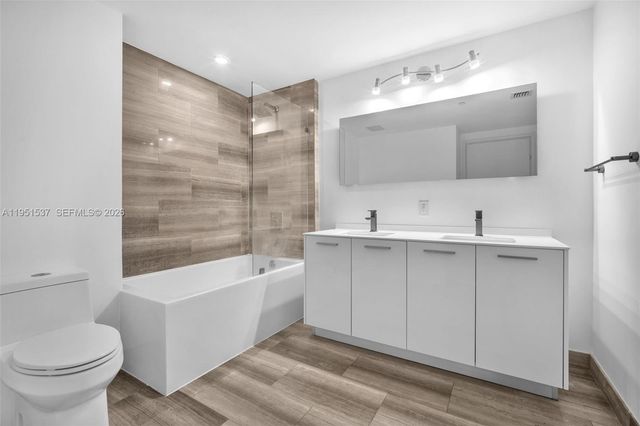 1300 Brickell Bay Dr 2507, Miami, FL 33131