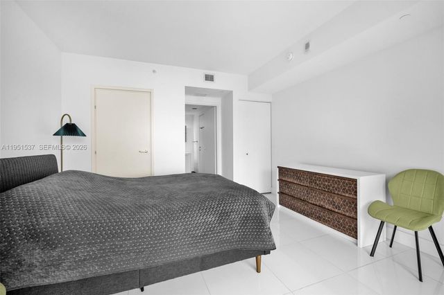 1300 Brickell Bay Dr 2507, Miami, FL 33131