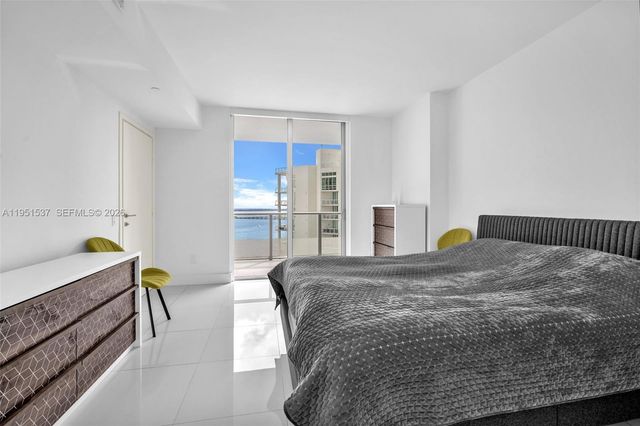 1300 Brickell Bay Dr 2507, Miami, FL 33131