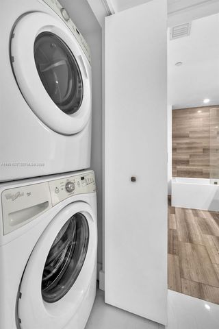 1300 Brickell Bay Dr 2507, Miami, FL 33131