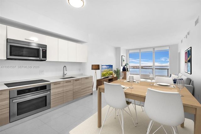 1300 Brickell Bay Dr 2507, Miami, FL 33131