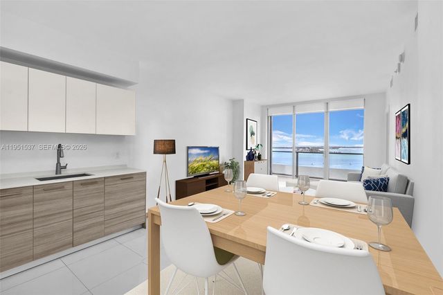 1300 Brickell Bay Dr 2507, Miami, FL 33131