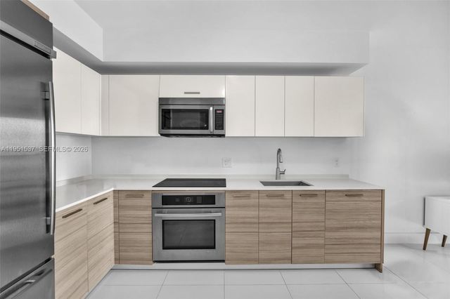 1300 Brickell Bay Dr 2507, Miami, FL 33131