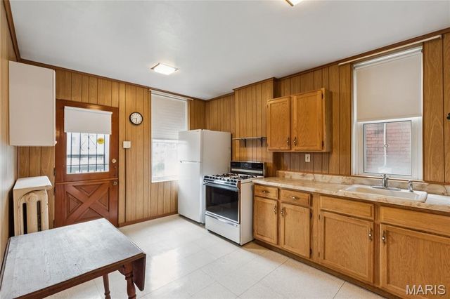 4916 Berthold Avenue, St Louis, MO 63110