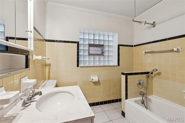 4916 Berthold Avenue, St Louis, MO 63110