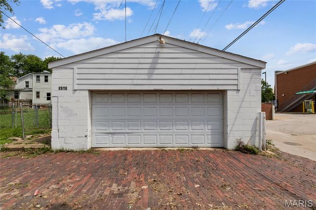 4916 Berthold Avenue, St Louis, MO 63110
