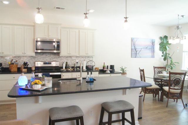 44 Porch Ln., Pawleys Island, SC 29585