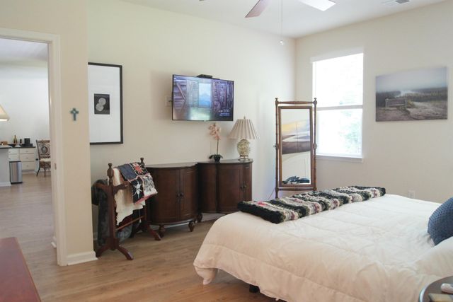 44 Porch Ln., Pawleys Island, SC 29585