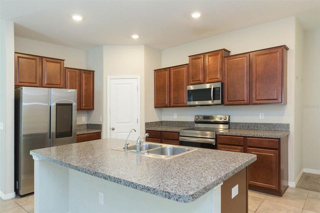 10040 CARLOWAY HILLS DRIVE 10040, Wimauma, FL 33598