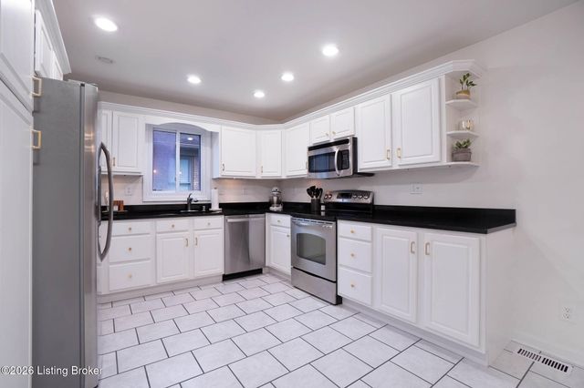 4306 Holly Tree Dr, Louisville, KY 40241