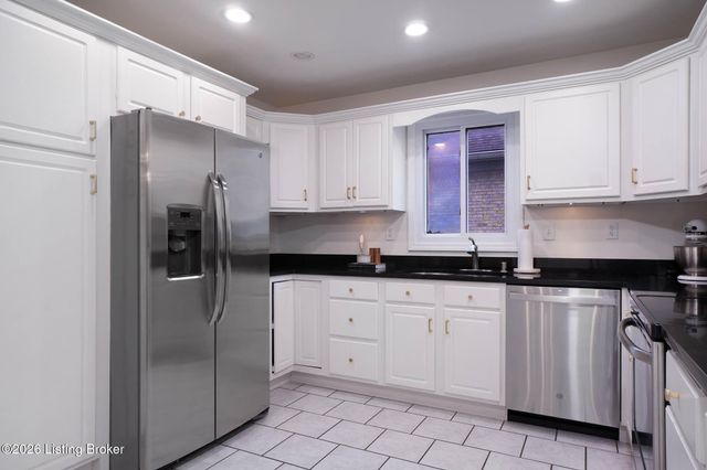 4306 Holly Tree Dr, Louisville, KY 40241