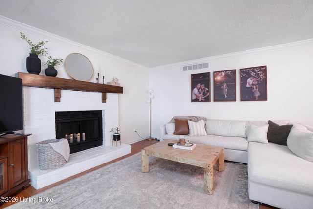 4306 Holly Tree Dr, Louisville, KY 40241