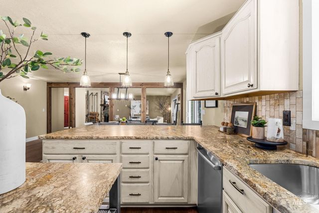 2013 S Coloma Way, Boise, ID 83712