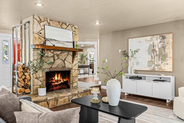 2013 S Coloma Way, Boise, ID 83712