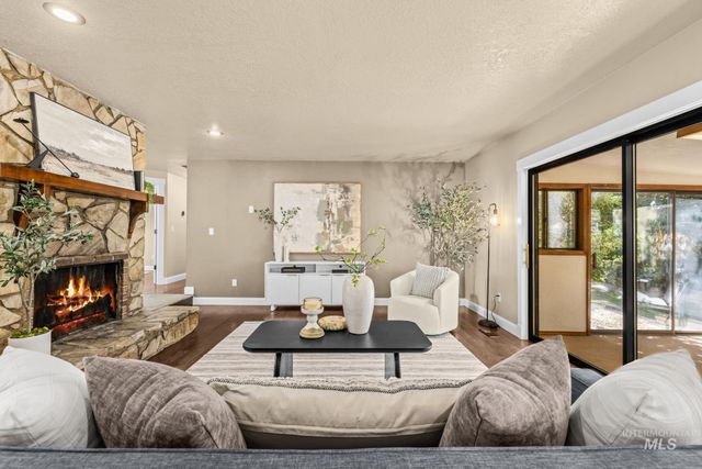 2013 S Coloma Way, Boise, ID 83712