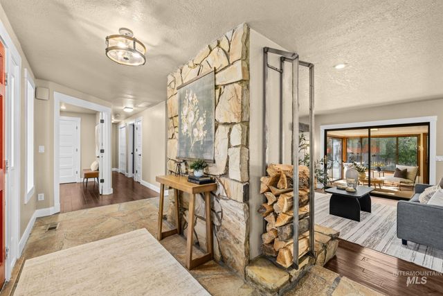 2013 S Coloma Way, Boise, ID 83712