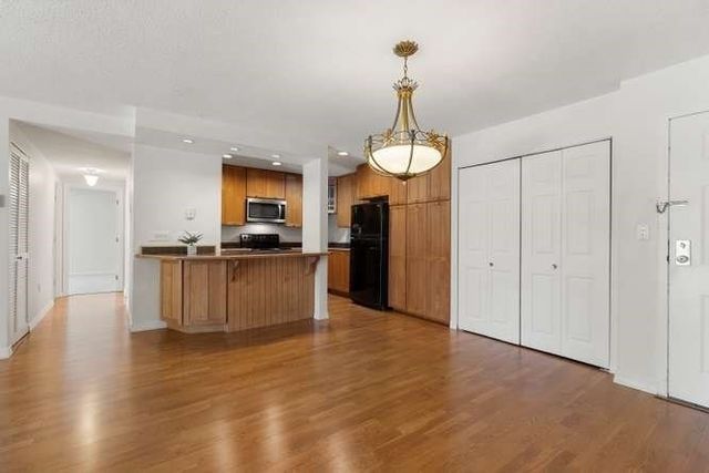 666 Main Street 217, Winchester, MA 01890