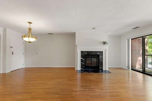 666 Main Street 217, Winchester, MA 01890
