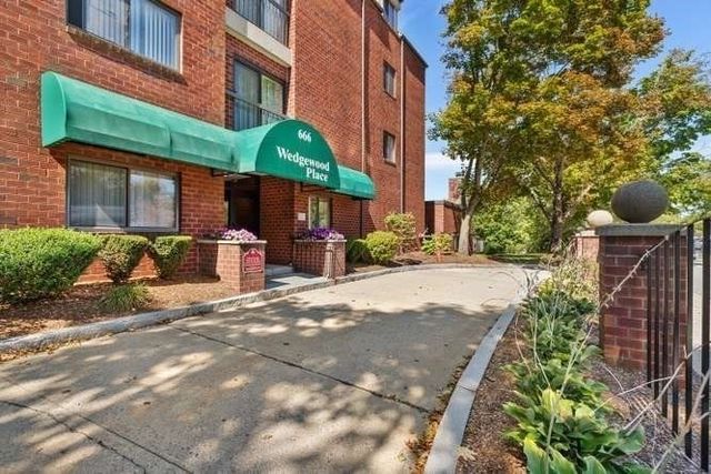 666 Main Street 217, Winchester, MA 01890