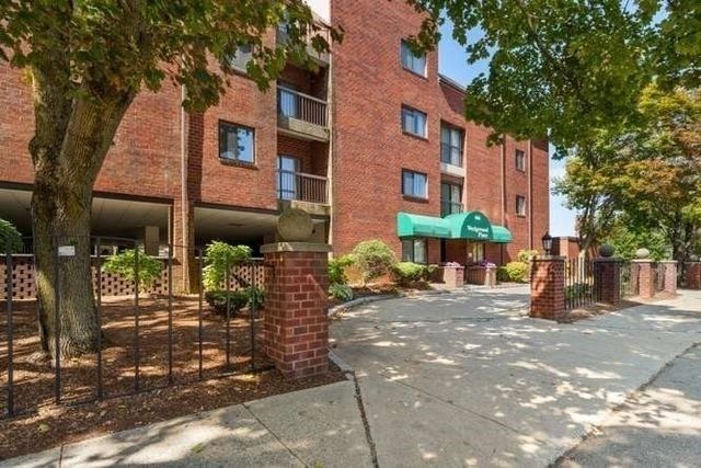 666 Main Street 217, Winchester, MA 01890