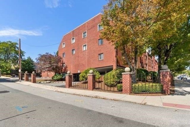 666 Main Street 217, Winchester, MA 01890