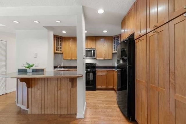 666 Main Street 217, Winchester, MA 01890