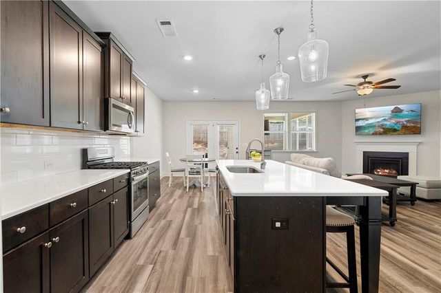 225 Gallant Fox Way, Acworth, GA 30102