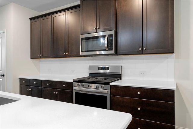 225 Gallant Fox Way, Acworth, GA 30102