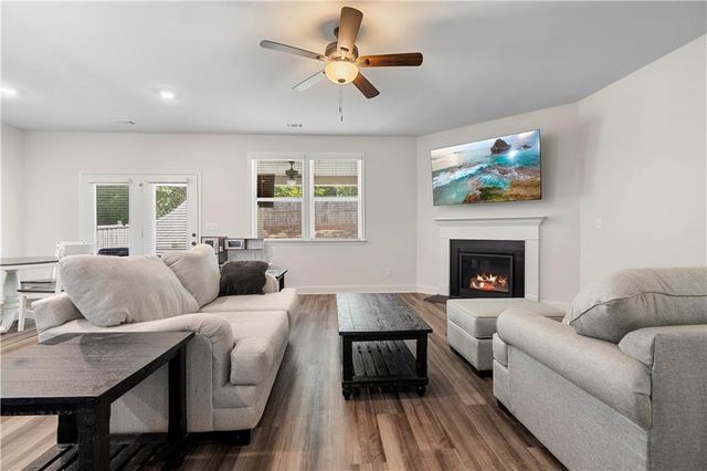 225 Gallant Fox Way, Acworth, GA 30102