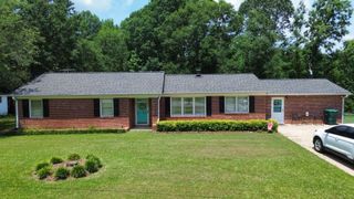 419 Edgewater Dr, Gaffney, SC 29340