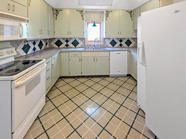 205 E 3rd Street E, Herman, MN 56248