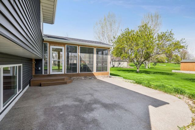 1274 Parkside Lane, Waconia, MN 55387