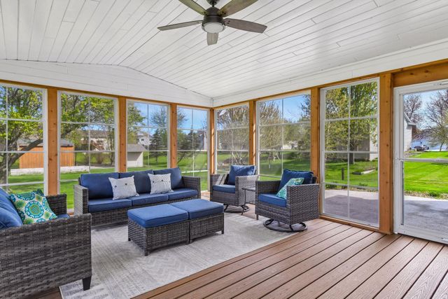 1274 Parkside Lane, Waconia, MN 55387