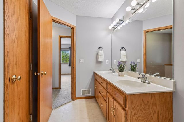 1274 Parkside Lane, Waconia, MN 55387