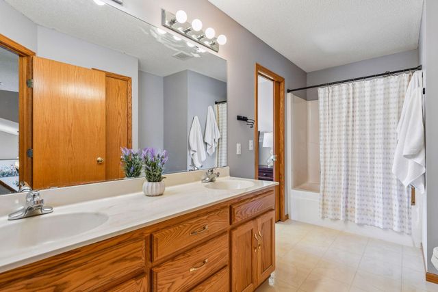 1274 Parkside Lane, Waconia, MN 55387