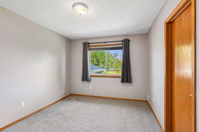 1274 Parkside Lane, Waconia, MN 55387