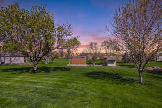 1274 Parkside Lane, Waconia, MN 55387