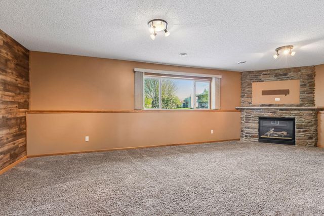 1274 Parkside Lane, Waconia, MN 55387