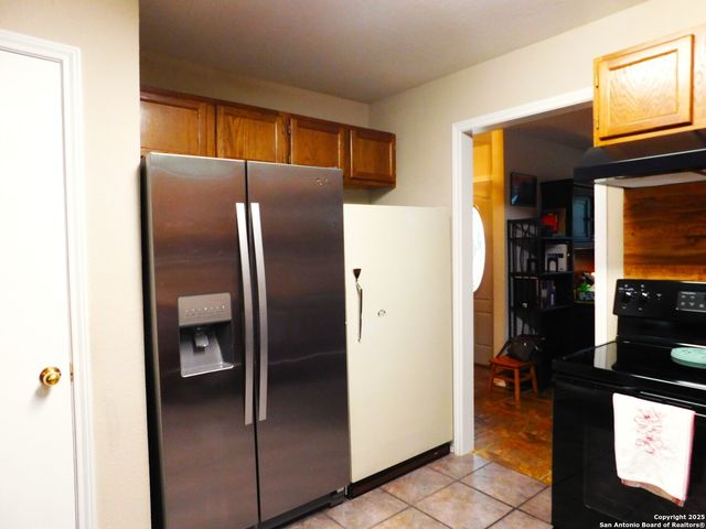 525 Cherry Ridge, Floresville, TX 78114