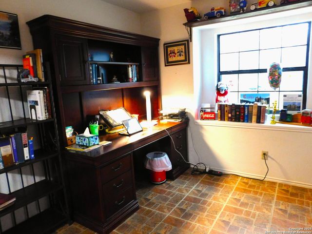 525 Cherry Ridge, Floresville, TX 78114