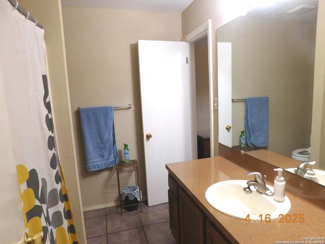525 Cherry Ridge, Floresville, TX 78114