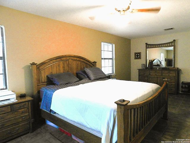 525 Cherry Ridge, Floresville, TX 78114