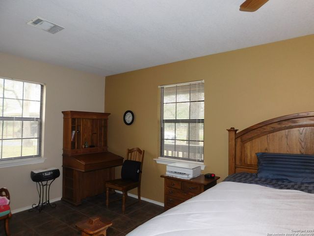 525 Cherry Ridge, Floresville, TX 78114