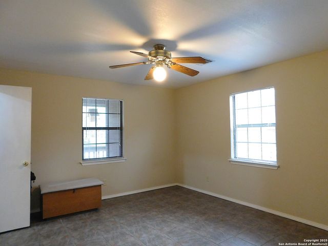 525 Cherry Ridge, Floresville, TX 78114