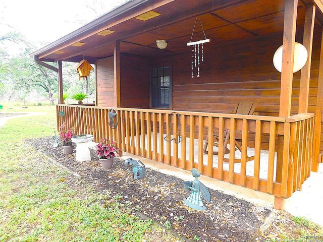 525 Cherry Ridge, Floresville, TX 78114
